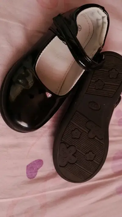 Zapatos de charol negro para niña talla 30 - miniatura 3
