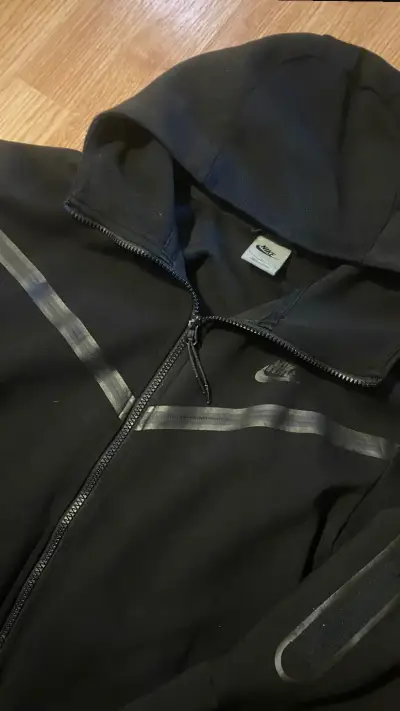 Polerón con capucha Nike negro talla L - miniatura 1