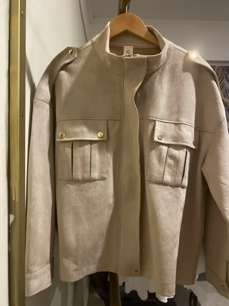 Chaqueta de gamuza marrón con botones dorados - 3