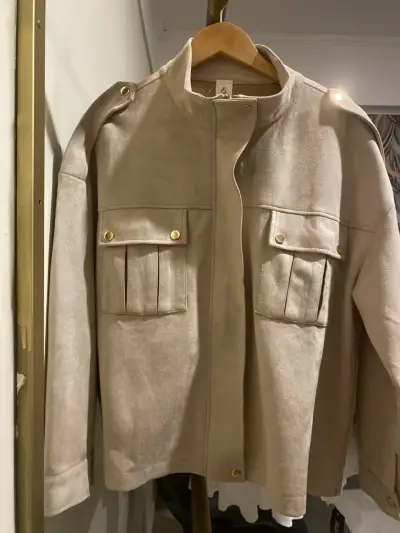 Chaqueta de gamuza marrón con botones dorados - miniatura 3