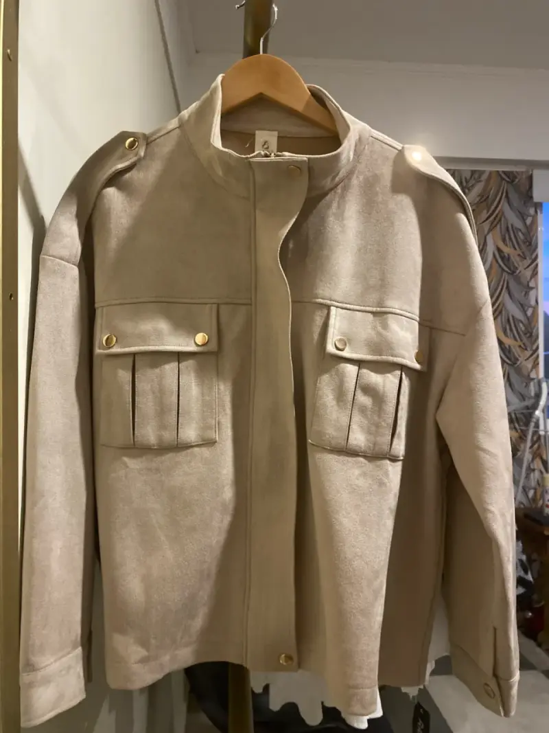 Chaqueta de gamuza marrón con botones dorados - 4