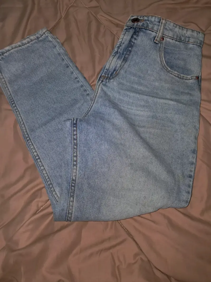 Jeans de mezclilla azul desgastados para mujer - 1