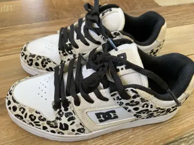 Zapatillas DC Shoes con diseño de leopardo - miniatura 4