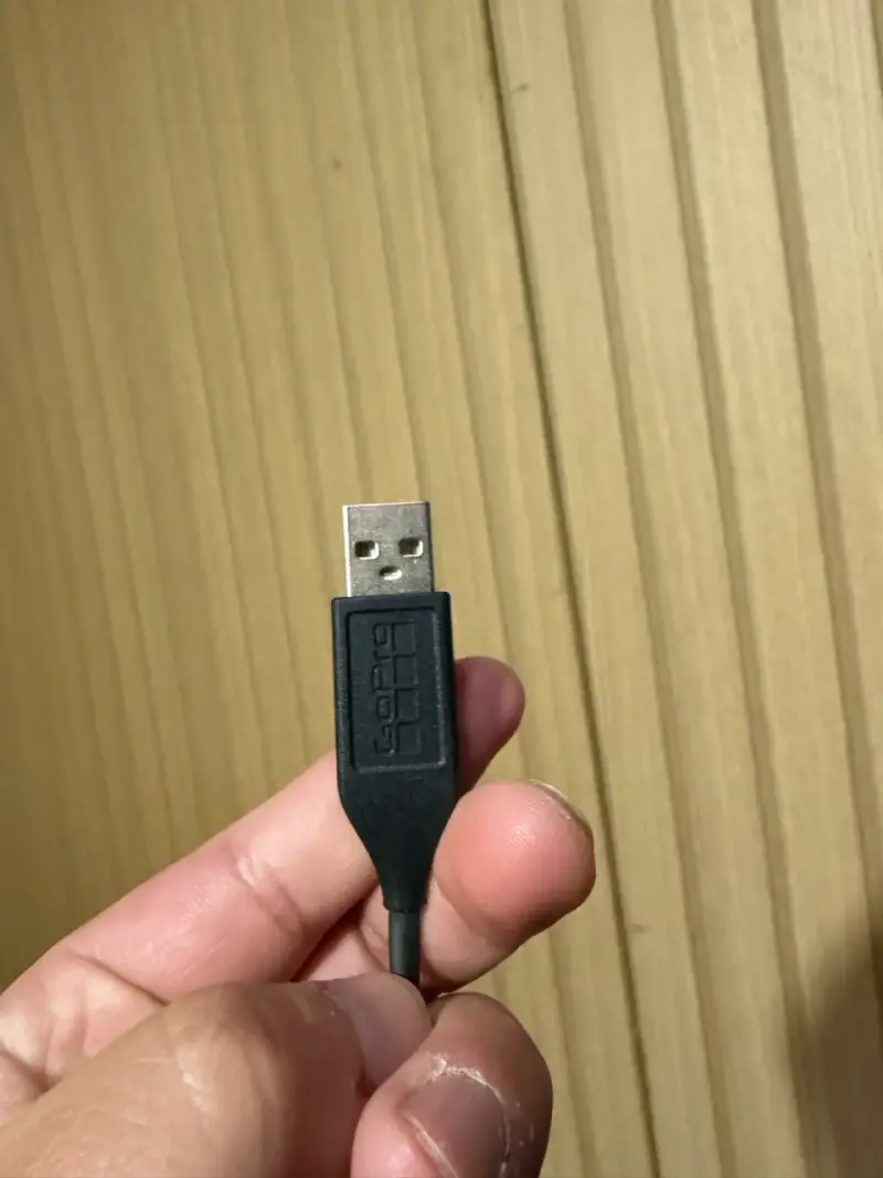 Cámara de acción GoPro Hero 10 Black con cable USB - 1