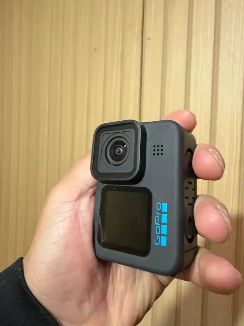 Cámara de acción GoPro Hero 10 Black con cable USB - 2