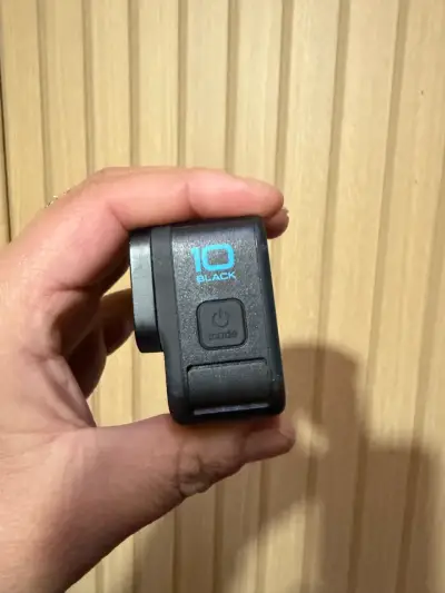 Cámara de acción GoPro Hero 10 Black con cable USB - miniatura 3