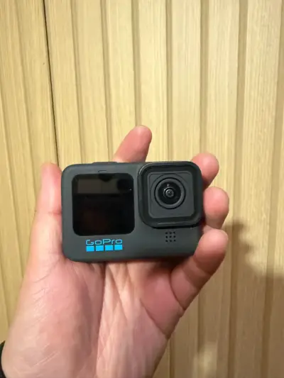 Cámara de acción GoPro Hero 10 Black con cable USB - miniatura 4