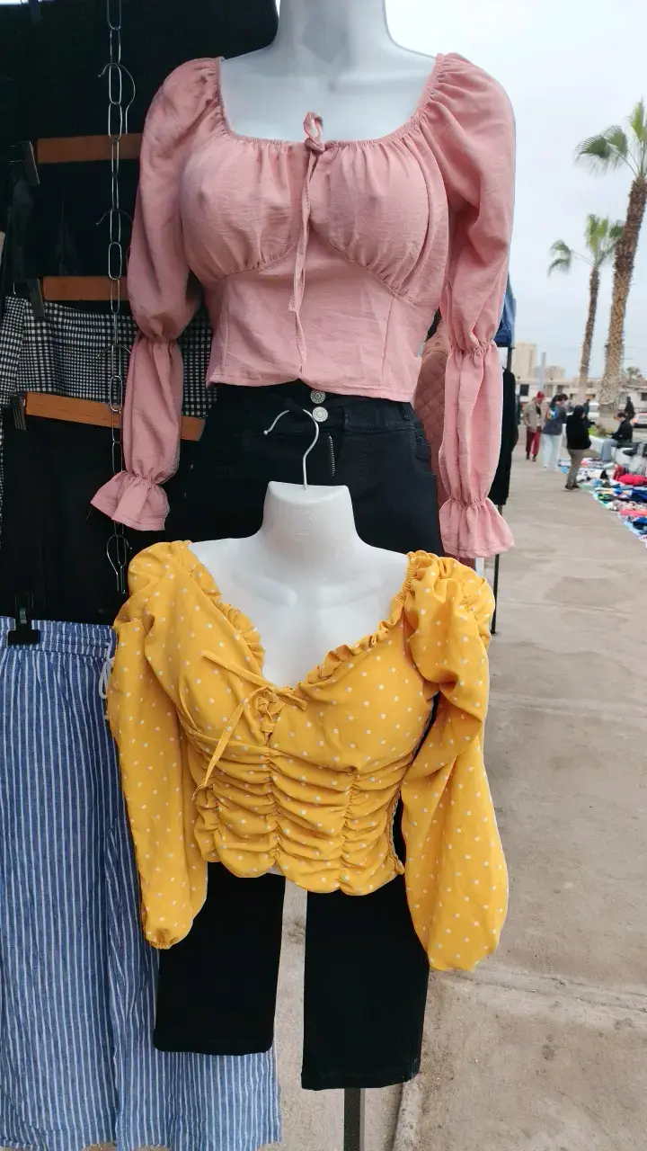 Blusas de manga larga en colores rosa y amarillo