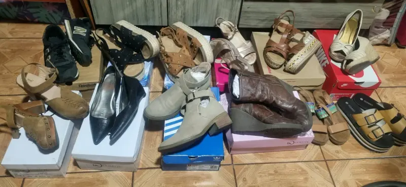 Lote de zapatos variados para mujer y hombre - 1