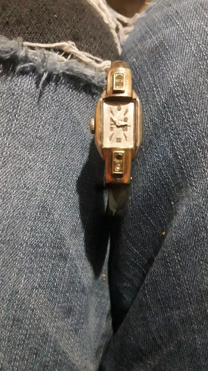 Reloj pulsera vintage dorado para mujer - 1