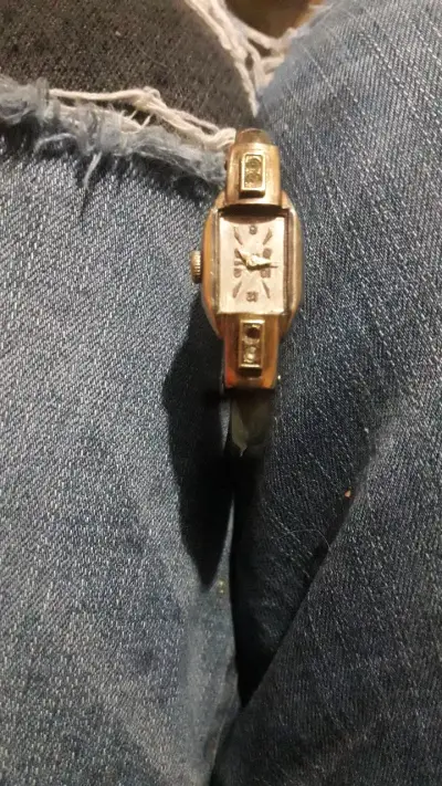 Reloj pulsera vintage dorado para mujer - miniatura 1