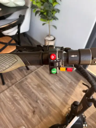 Scooter eléctrico Speedway V con accesorios - miniatura 3