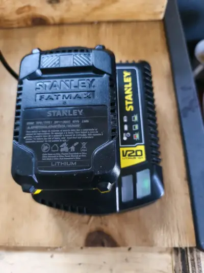 Sierra circular Stanley V20 con2 baterías y cargad - miniatura 4