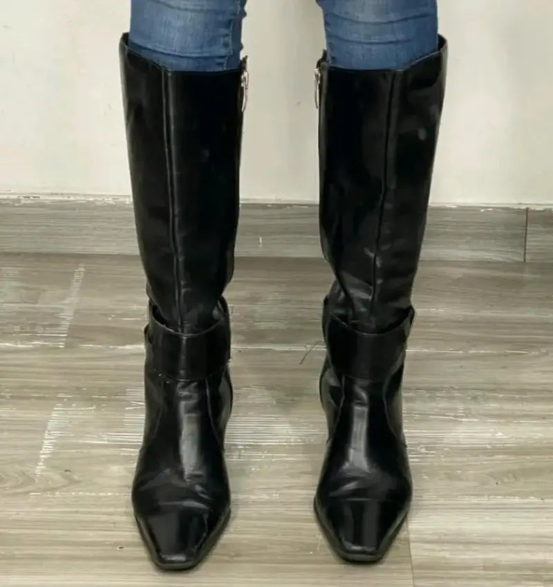 Botas negras de cuero con tacón alto - 2