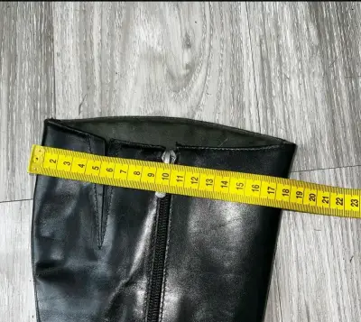 Botas negras de cuero con tacón alto - miniatura 4