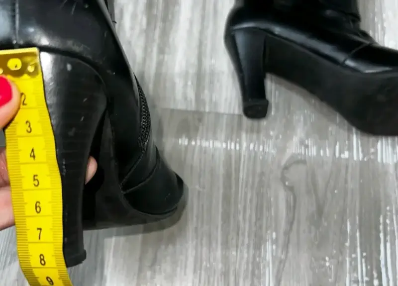 Botas negras de cuero con tacón alto - 5