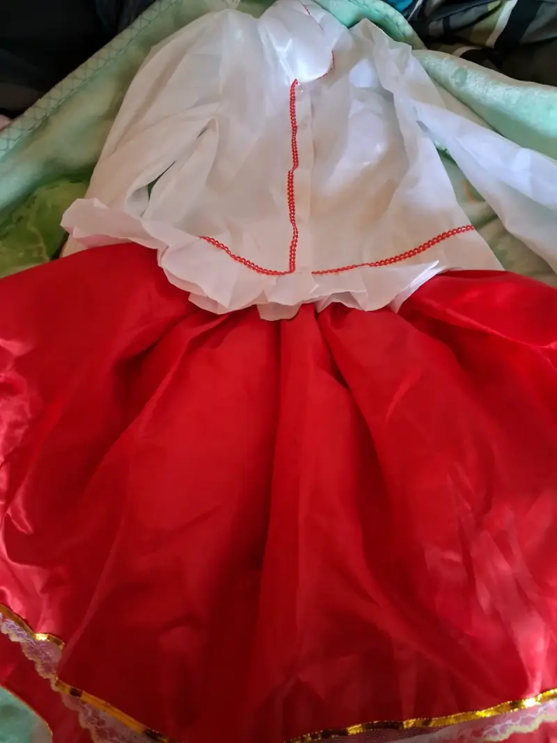 Vestido de niña con estampado floral y volantes - 6