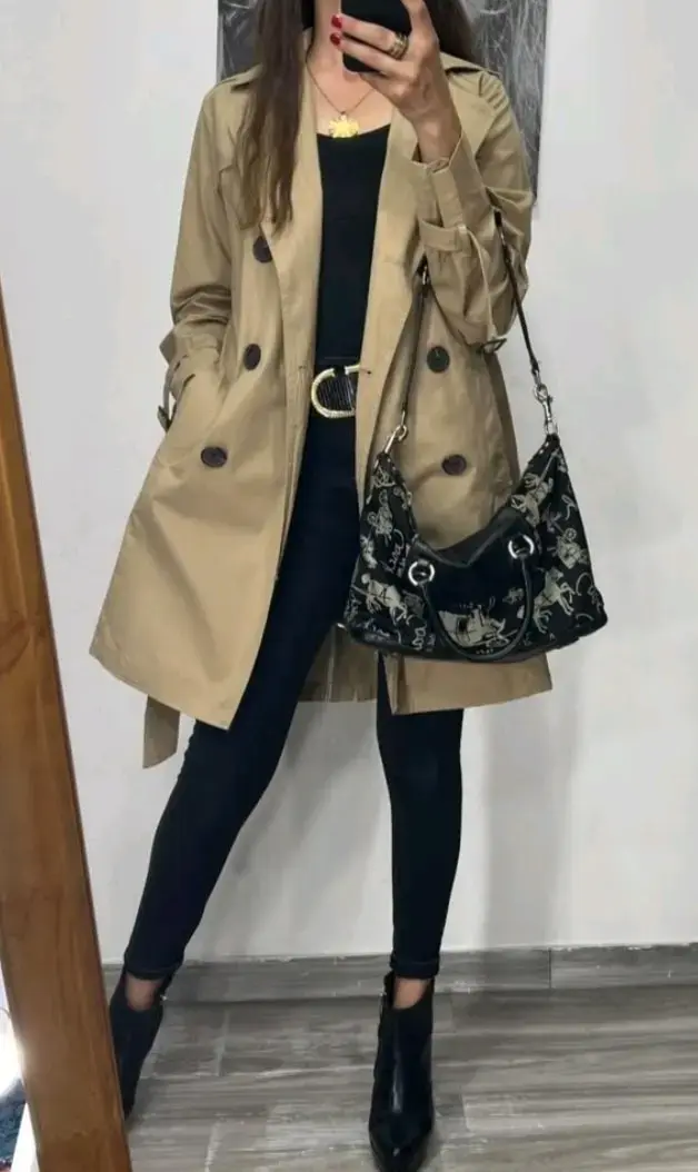 Bolso Coach negro con diseño de carruajes - 4