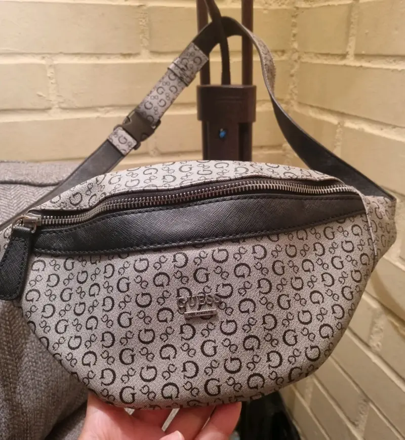 Riñonera Guess con estampado monograma - 1