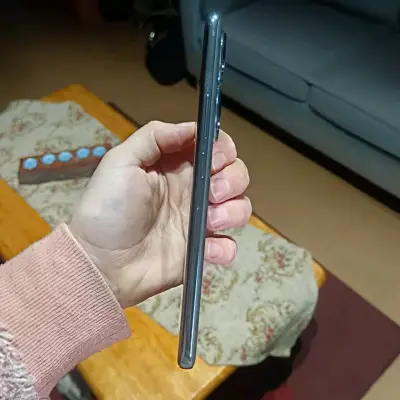 Smartphone Honor con cámara dual y diseño elegante - miniatura 3