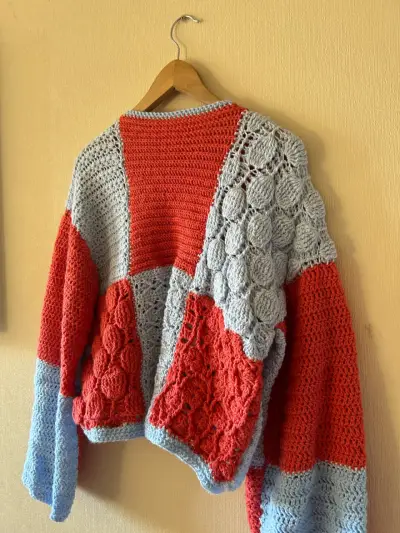 Suéter de crochet  hecho a mano - miniatura 2