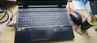 Laptop Acer Nitro 5 con teclado retroiluminado - miniatura 2