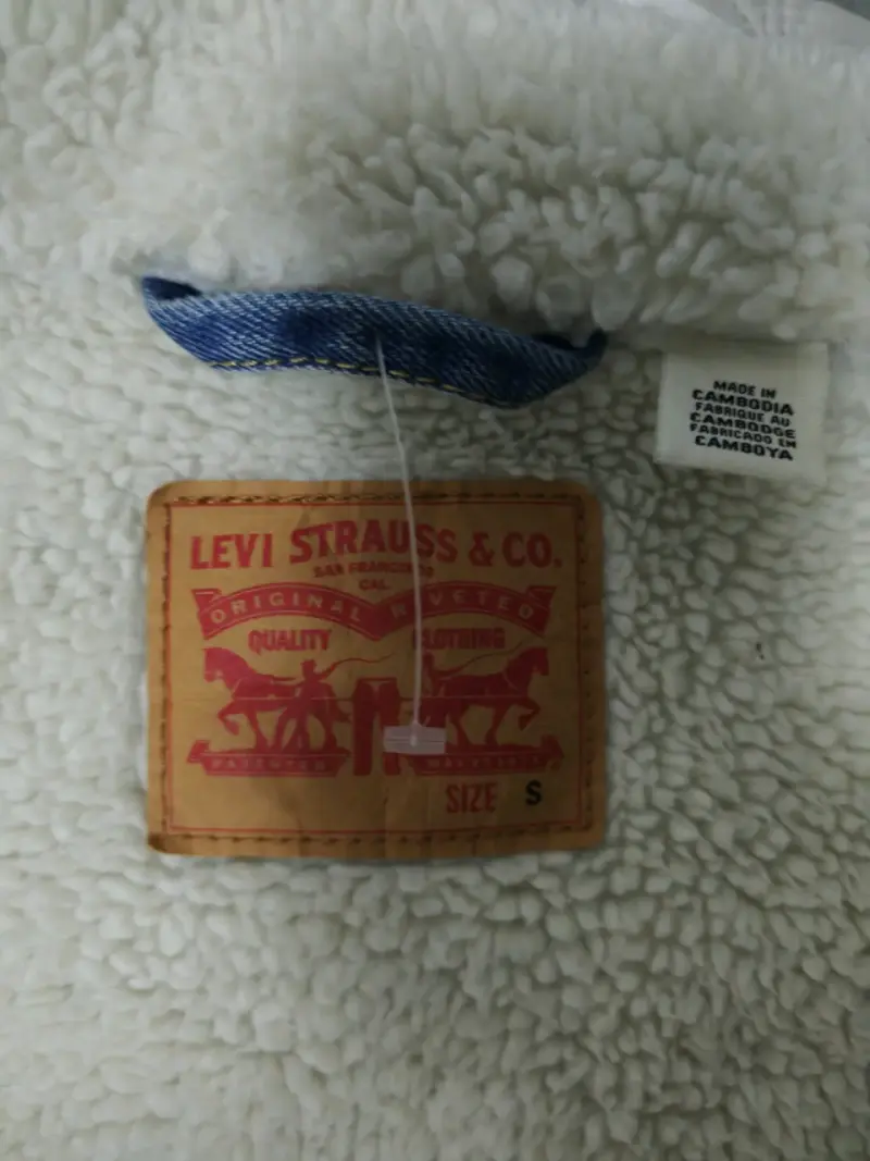 Chaqueta de mezclilla Levi's con forro de borrego - 4