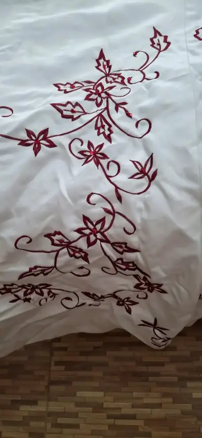 Vestido de Novia blanco con bordado floral rojo - miniatura 4