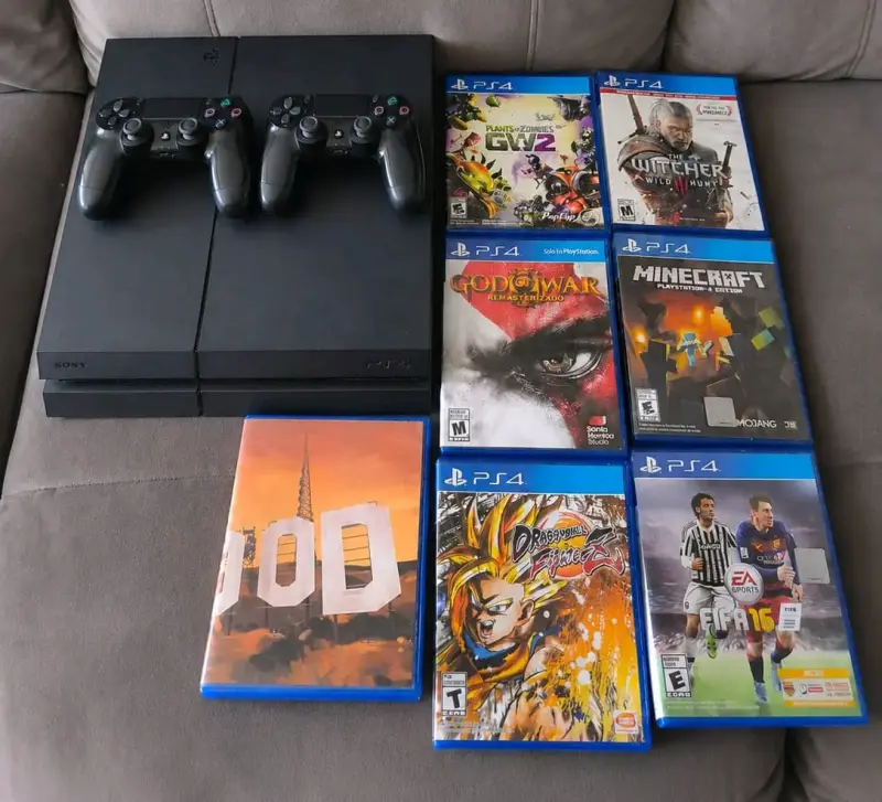 Consola PS4 con 7 juegos incluidos