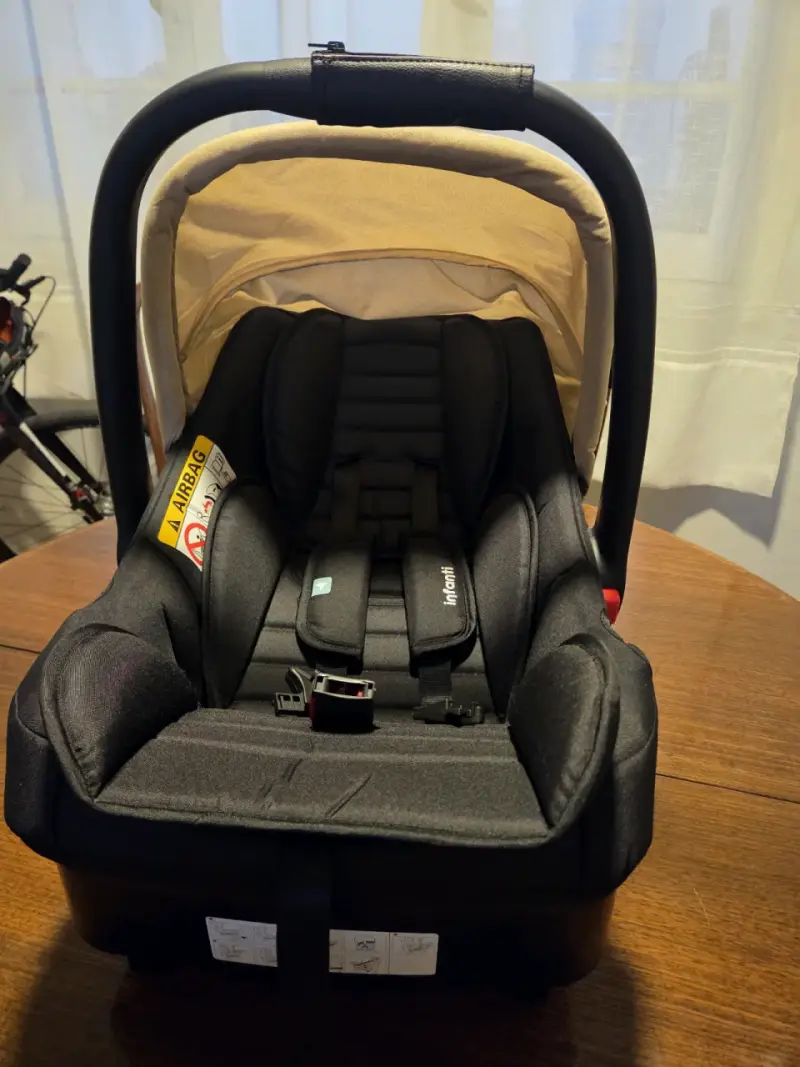 Silla de Auto para Bebé Infanti con Base - 1