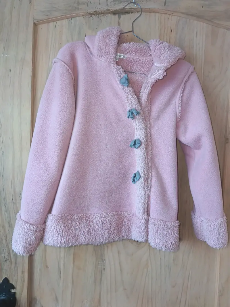 Vestido de niña con estampado de corazones - 2