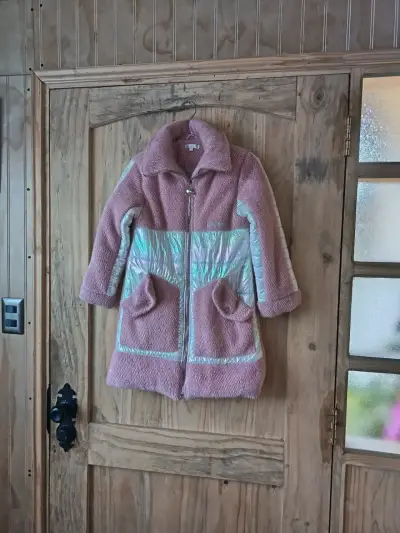 Vestido de niña con estampado de corazones - miniatura 3