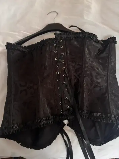 Blusa de cuadros negros con mangas abullonadas - miniatura 3