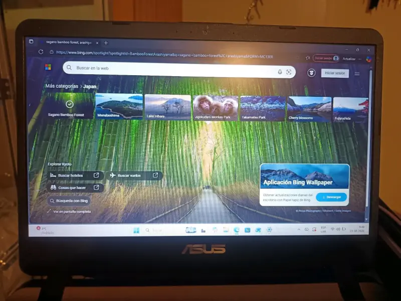 Laptop ASUS VivoBook con Intel Celeron y 4GB RAM - 3