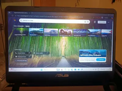 Laptop ASUS VivoBook con Intel Celeron y 4GB RAM - miniatura 3