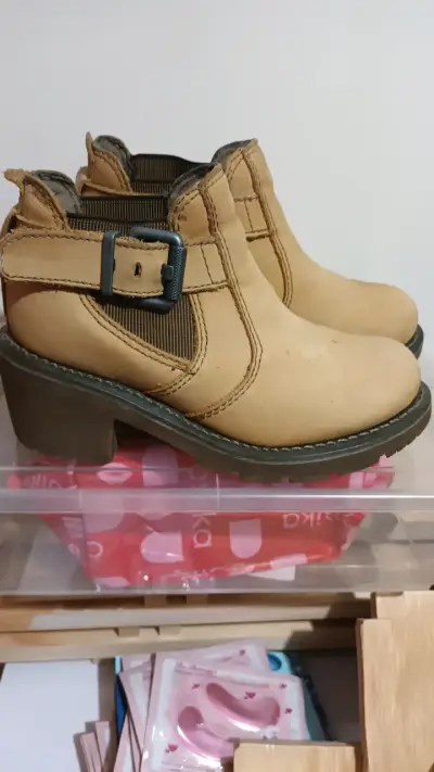 Botines de cuero beige Caterpillar para mujer - miniatura 1