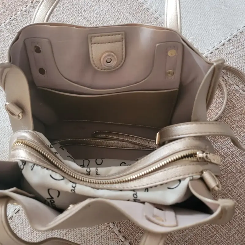 Bolso de cuero dorado elegante - 2