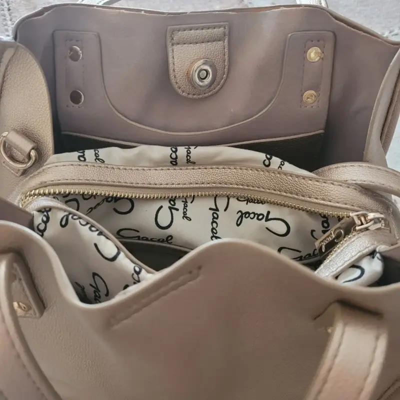 Bolso de cuero dorado elegante - 4