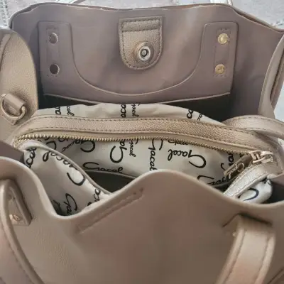 Bolso de cuero dorado elegante - miniatura 4