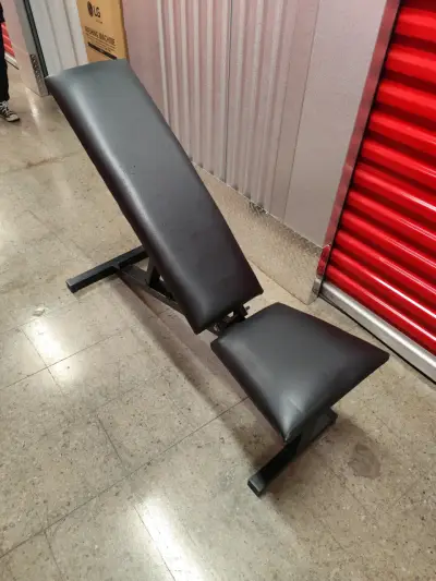 Banco de pesas ajustable para gimnasio - miniatura 1