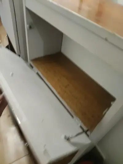 2 Mesas de noche de madera con cajones - miniatura 3