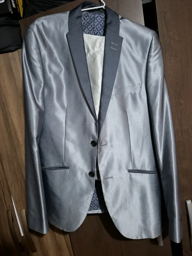 Blazer de hombre gris elegante