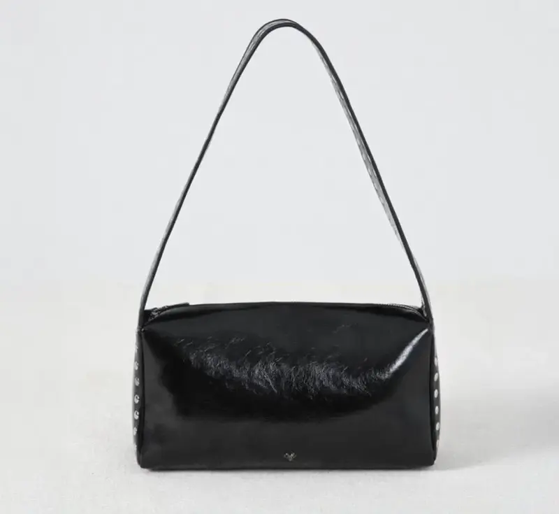 Cartera negra con tachas metálicas - 4