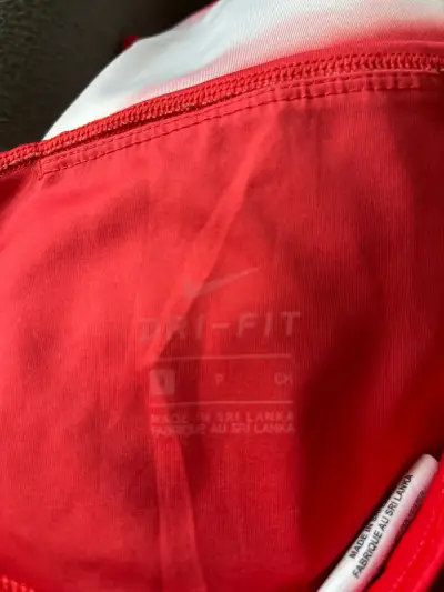Shorts deportivos Nike rojos y blancos Dri-FIT - miniatura 2