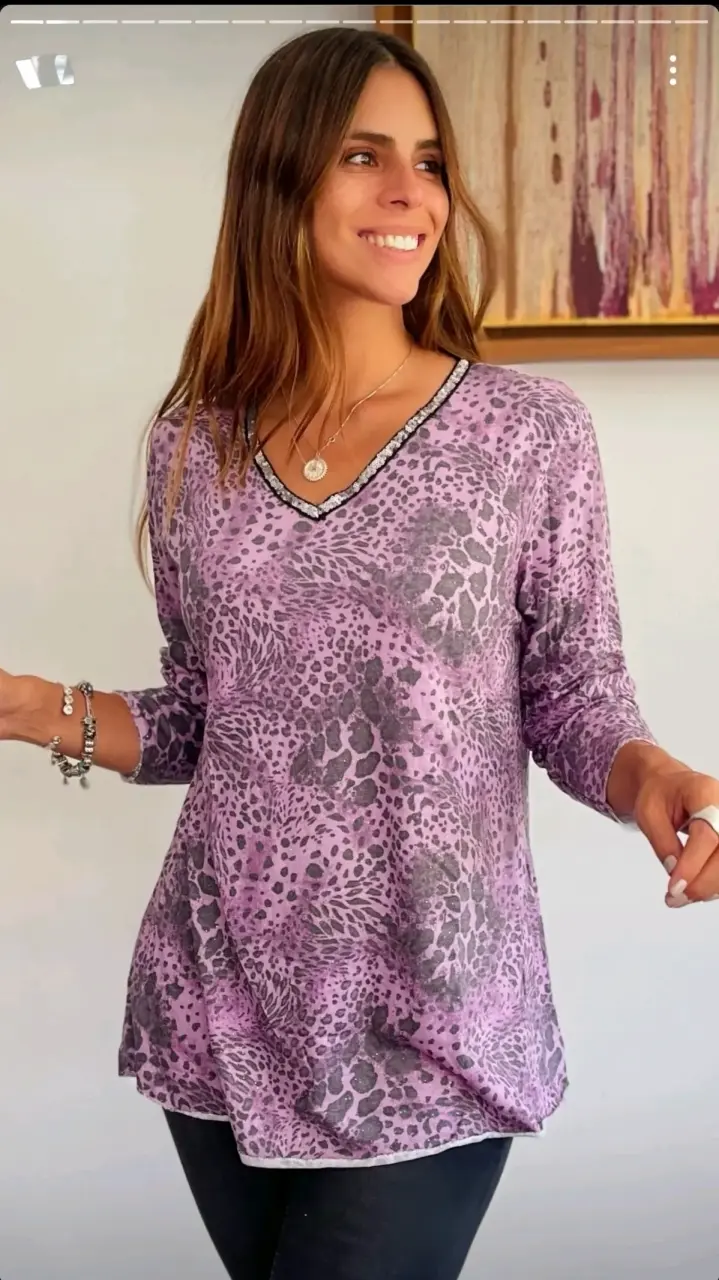 Blusa de mujer estampado animal print morado - 2