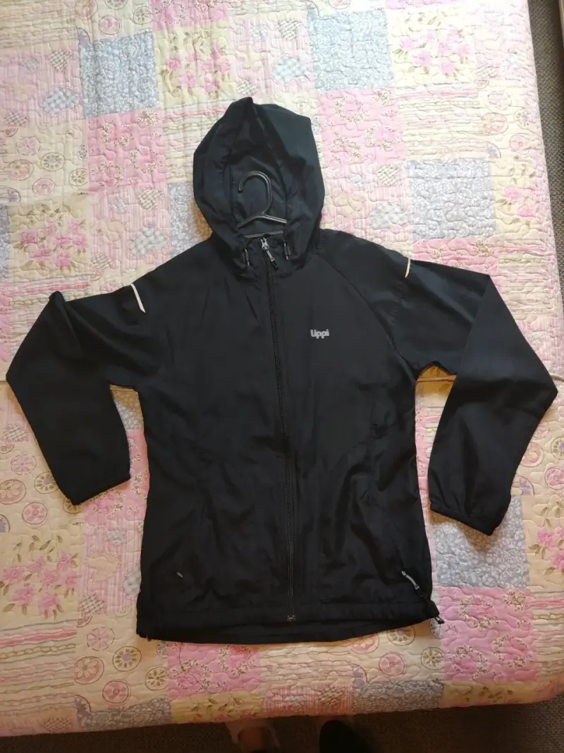 Chaqueta cortaviento Lippi con capucha talla M