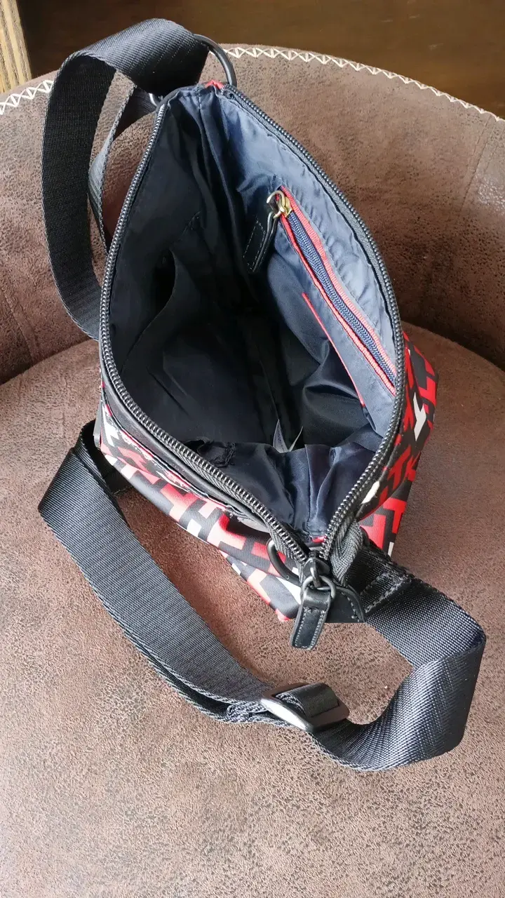 Bandolera Tommy Hilfiger estampado geométrico - 3