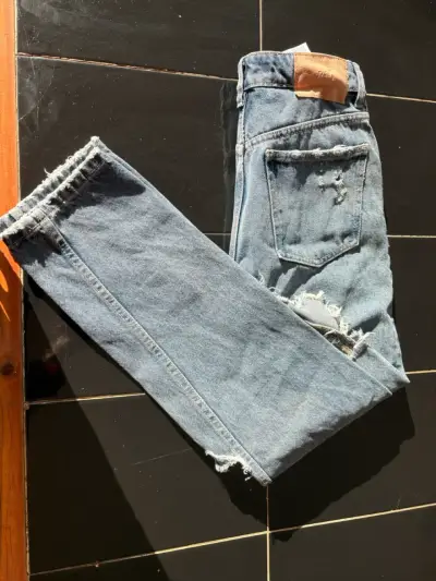 Jeans rasgados de mezclilla azul Zara - miniatura 1