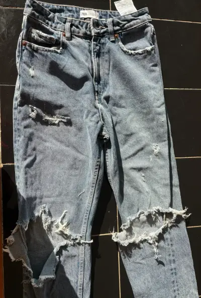 Jeans rasgados de mezclilla azul Zara - miniatura 2
