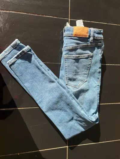 Jeans rasgados de mezclilla azul Zara - miniatura 4